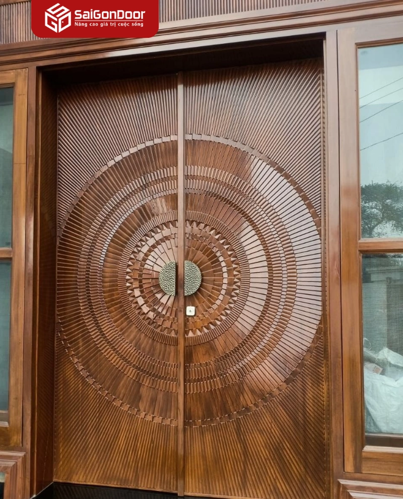 Tại sao nên chọn cửa gỗ tự nhiên khắc CNC từ Sài Gòn Door?