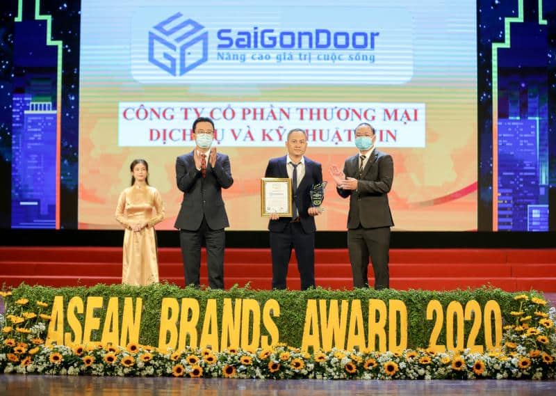 SaiGonDoor nhận giải thưởng Top 10 thương hiệu mạnh Asean