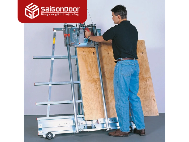 Các loại máy móc cần thiết trong quy trình sản xuất cửa gỗ công nghiệp