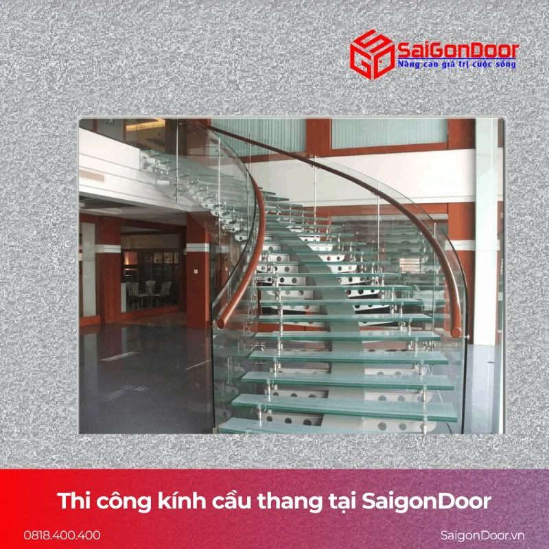 Thi công kính cầu thang tại SaigonDoor