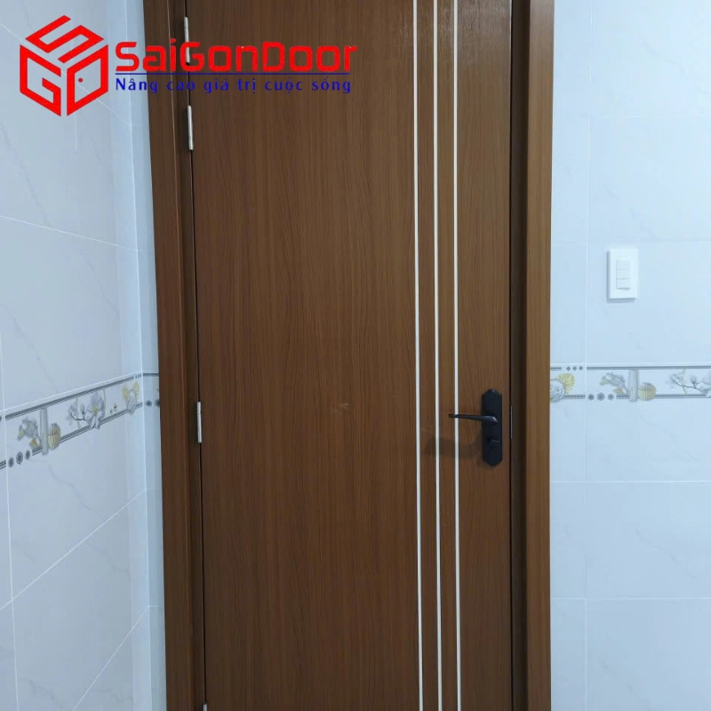 Giải pháp từ Saigondoor: Lý do cửa composite vân gỗ là lựa chọn hoàn hảo cho phòng ngủ