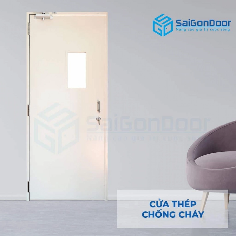 So sánh chức năng và mục đích sử dụng giữa cửa thép chống cháy và cửa thoát hiểm