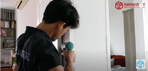 lắp cửa gỗ công nghiệp