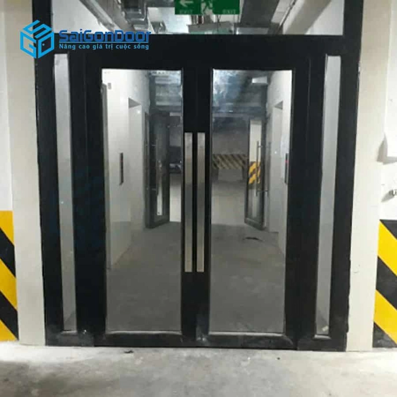 Cửa chống cháy thoát hiểm trong công trình công nghiệp, đặc thù