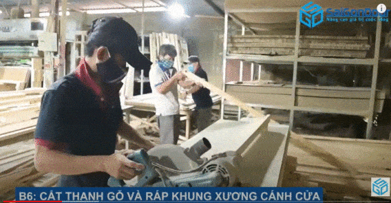 Cắt thanh gỗ và ráp khung xương cánh cửa