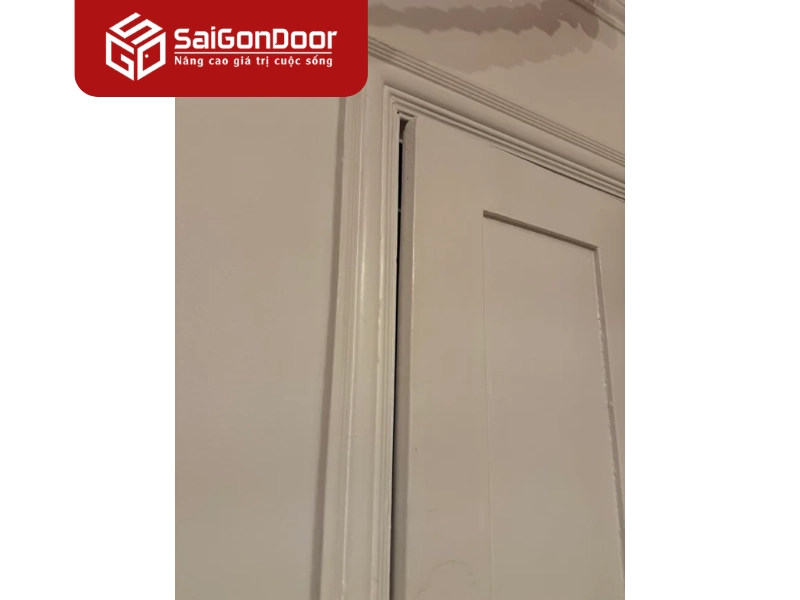 Các vẫn đề cửa bị cong vênh, không kín khít khi thi công