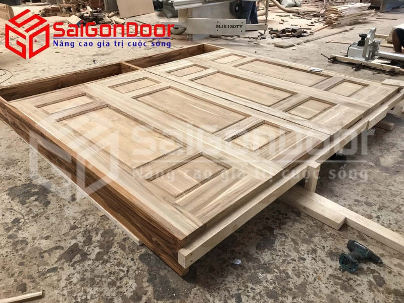 Giải mã thông số kỹ thuật của cửa gỗ tự nhiên 4 cánh tại Saigondoor