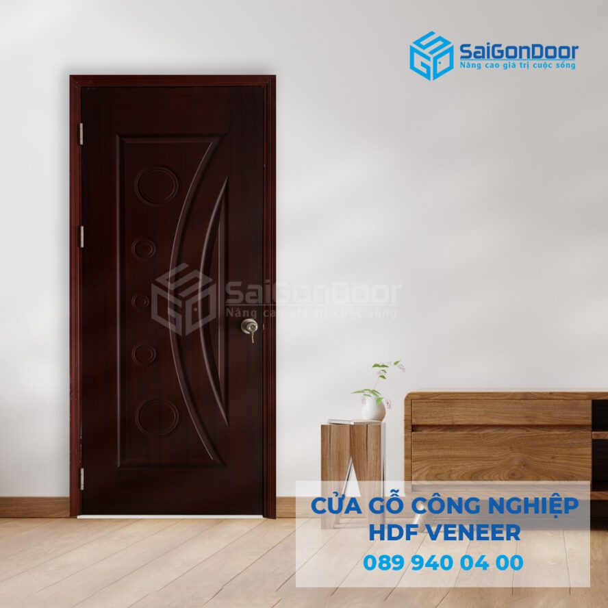 Cửa gỗ HDF Veneer cao cấp có giá nhỉnh hơn chút so với cửa gỗ HDF sơn đơn màu