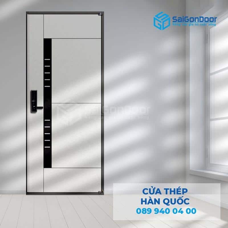 Cửa thép được phủ một lớp sơn tĩnh điện cao cấp