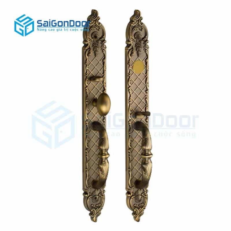 Phụ kiện và yếu tố phong thủy cho cửa tân cổ điển