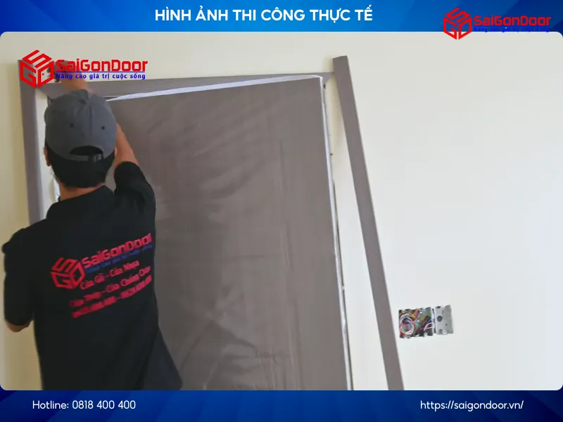 Hình ảnh thi công, lắp đặt cửa thực tế của SaiGonDoor
