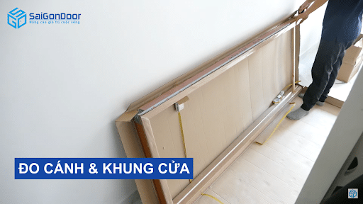 Đo kích thước cánh và khung cửa