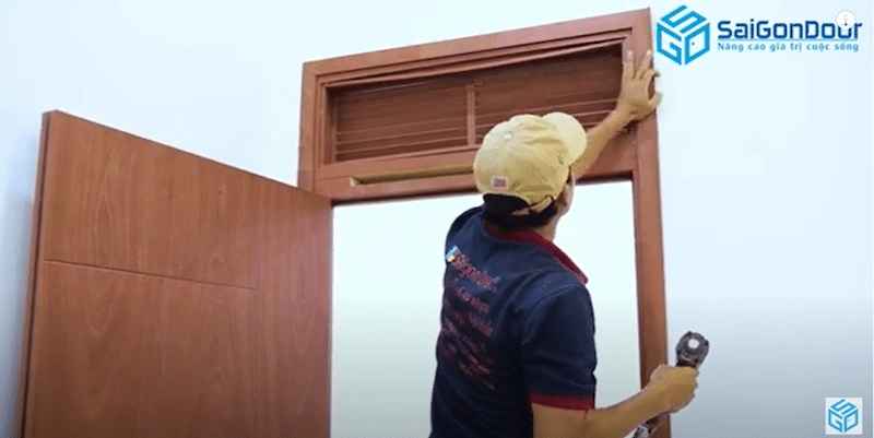 thi công cửa gỗ tự nhiên 