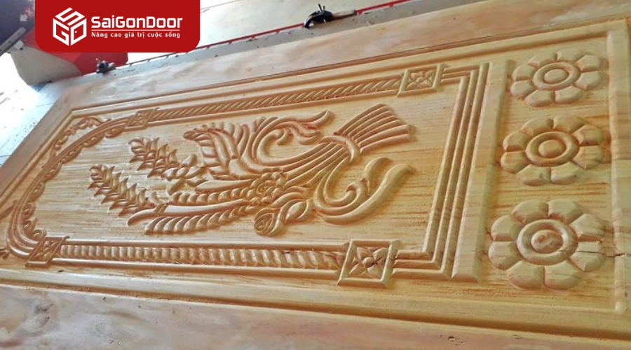 Cửa gỗ tự nhiên khắc CNC