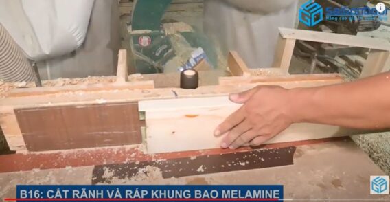 Cắt rãnh và ráp khung bao MELAMINE