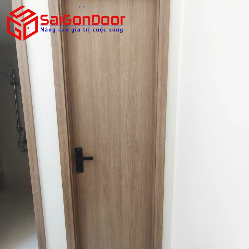 Sai lầm thường gặp: Cứ "chống nước" là đủ cho cửa nhà vệ sinh