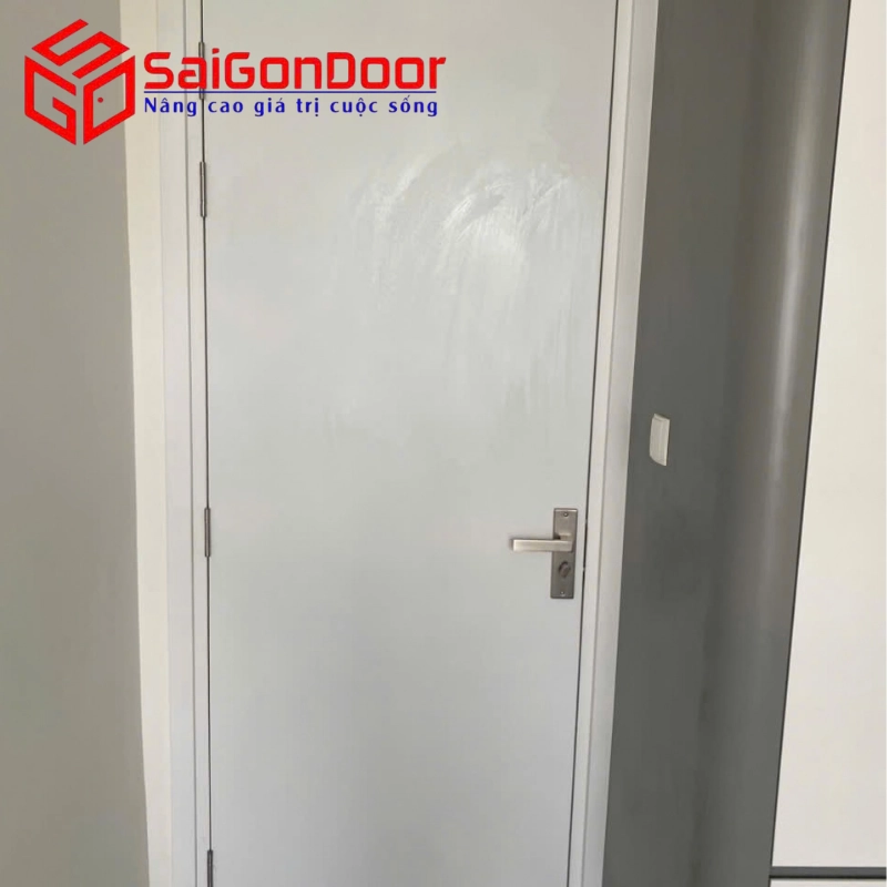 Công trình thực tế: Lắp đặt 01 cửa Composite trắng cho nhà phố tại Rạch Giá, Kiên Giang