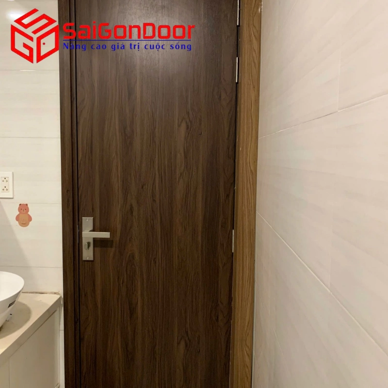 Hình ảnh thực tế từ công trình cho thấy cửa nhựa composite Hình ảnh thực tế từ công trình cho thấy cửa nhựa composite