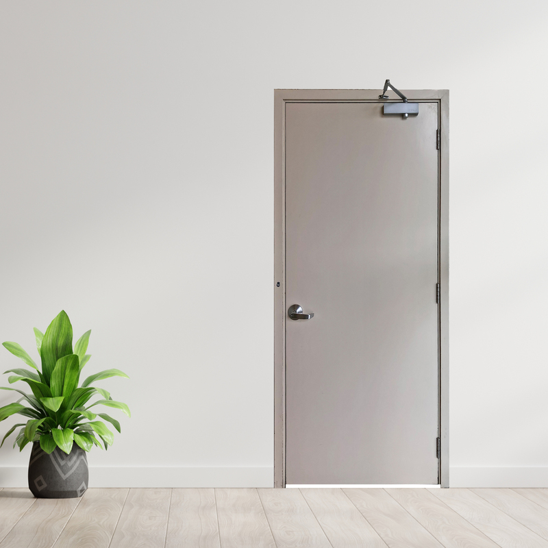 Cửa thép chống cháy TCC P1 xám trằng dùng cùi chỏ hơi thuỷ lực
