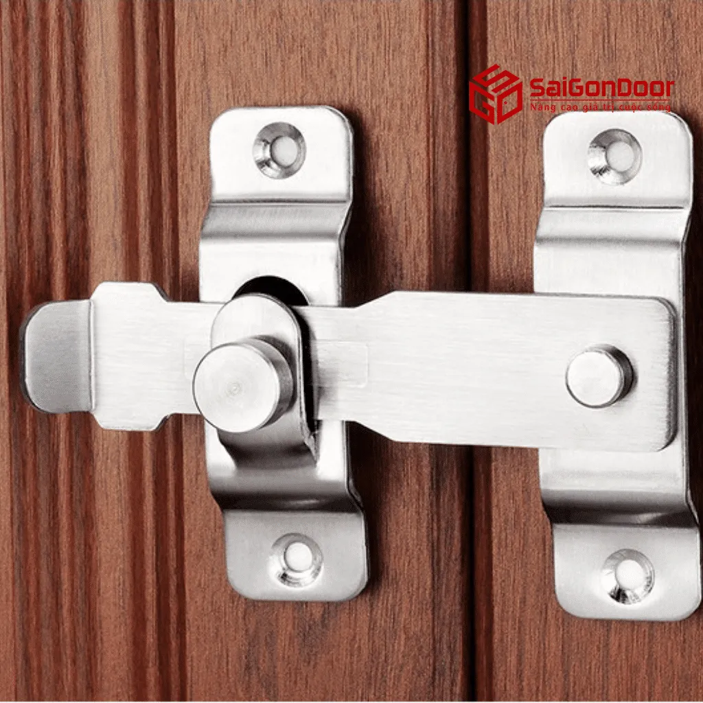 Hiện nay, SaiGonDoor đang sử dụng mẫu chốt cửa SGD.AT01