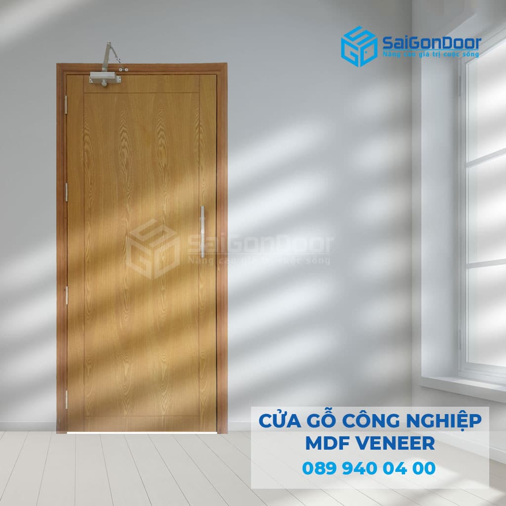 Nên dùng cửa gỗ công nghiệp hay cửa gỗ tự nhiên