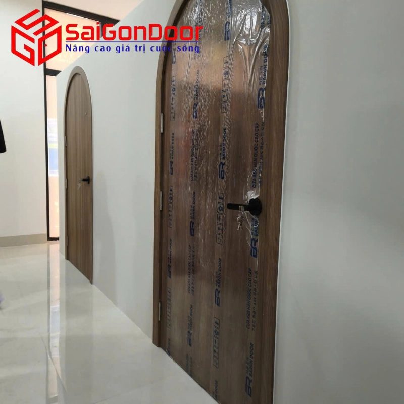 Hình ảnh thi công cửa vòm gỗ tại công trình