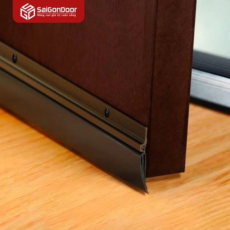 Lắp đặt phụ kiện chặn âm đáy cửa (Door Bottom Seal)