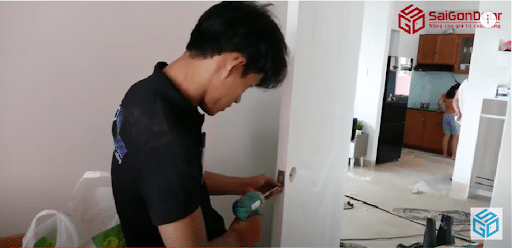 Cách lắp đặt khóa và miệng khóa Cách lắp đặt khóa và miệng khóa