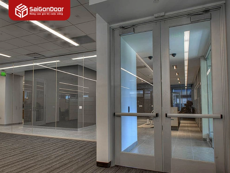 Những lợi ích thiết thực khi lắp đặt cửa nhôm cho không gian văn phòng