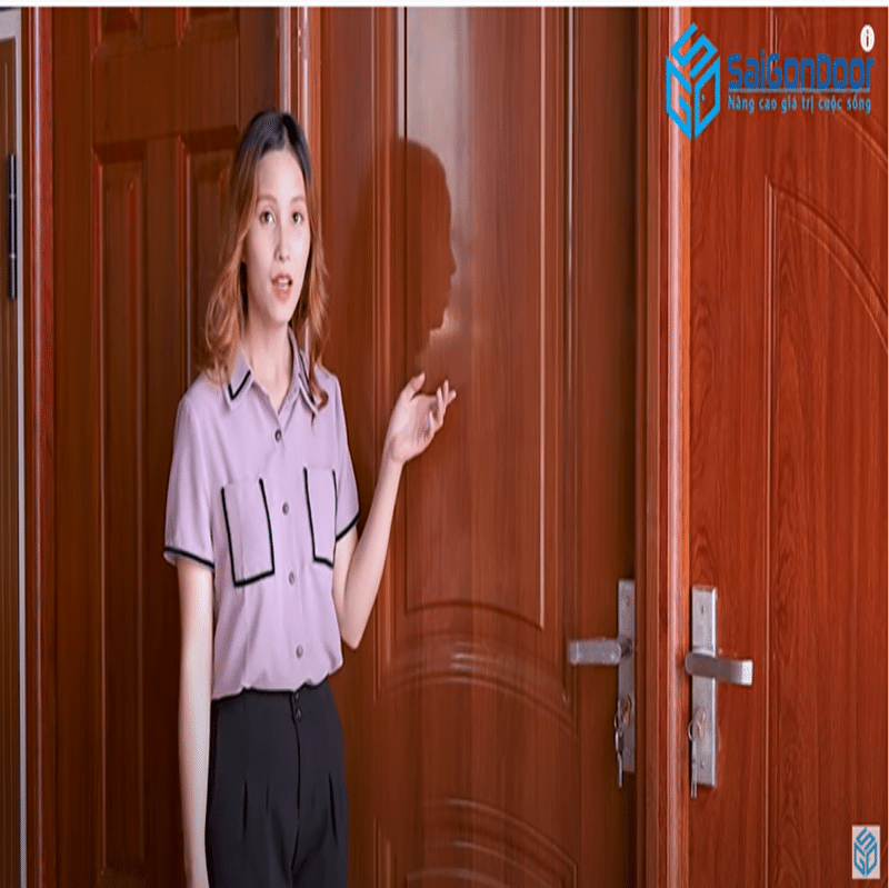 Cửa thép vân gỗ chống cháy thiết kế 2 pano SaiGonDoor cao cấp