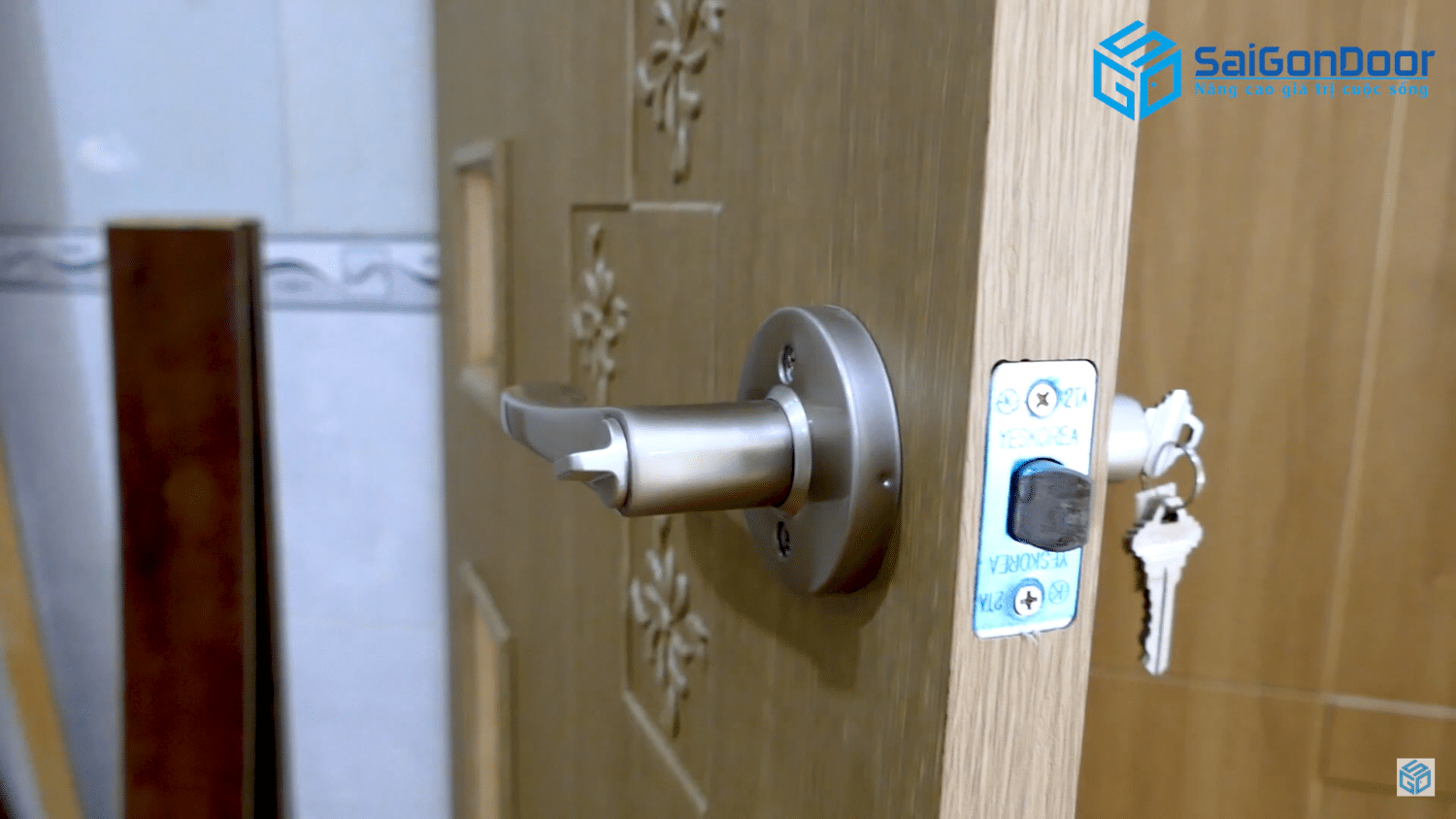 Mẫu khóa cửa nhựa ABS Hàn Quốc phủ vân gỗ