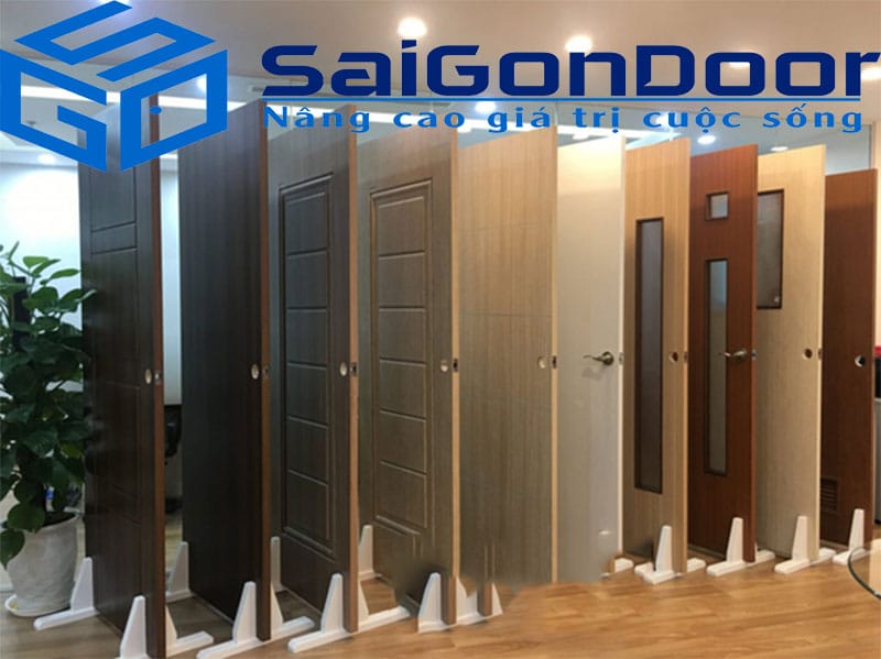 Cửa nhựa giả gỗ Composite là loại cửa được làm bằng nguyên liệu tổng hợp từ bột gỗ, nhựa và các chất phụ gia gốc Cellulose