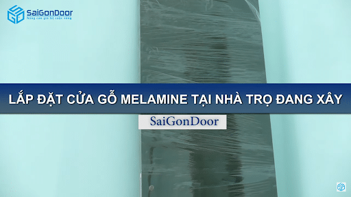 SaiGonDoor lắp đặt cửa gỗ Melamine tại nhà trọ đang xây